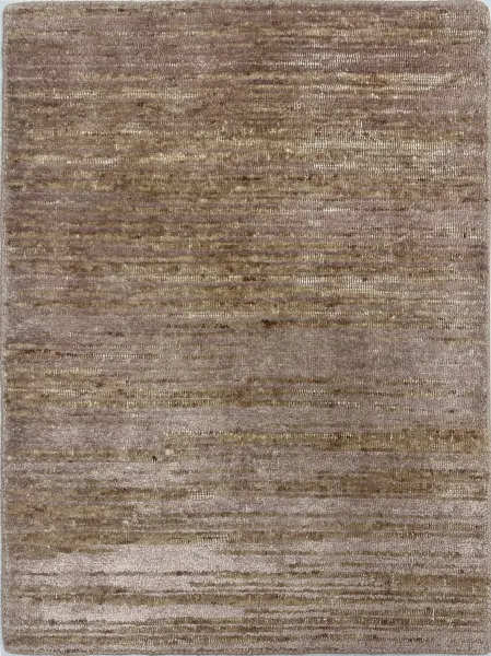 Ковер из новозеландской шерсти и искусственного шелка с однотонным рельефом и эффектом состаривания