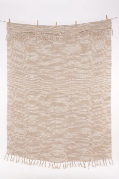 Льняной плед с кисточками и необработанным краем