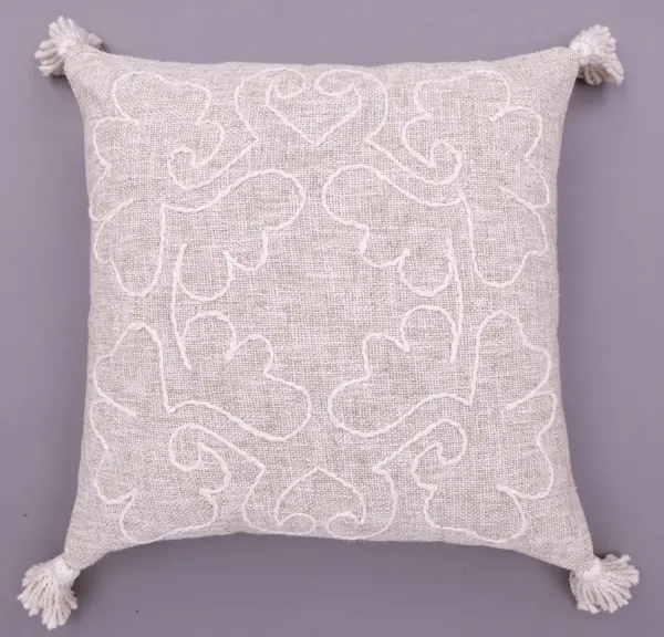 Декоративная наволочка из хлопка и льна с вышивкой и кисточками